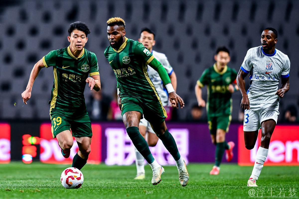绿城队王钰栋荣膺2025中超最佳年轻球员